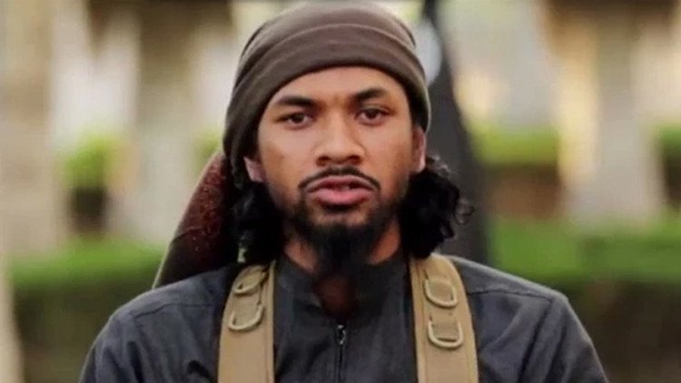 ActualidadRT's tweet photo. Un francotirador desconocido elimina a uno de los terroristas más buscados del #ISIS https://t.co/61RwaYRrle https://t.co/fl0VmyJHY1