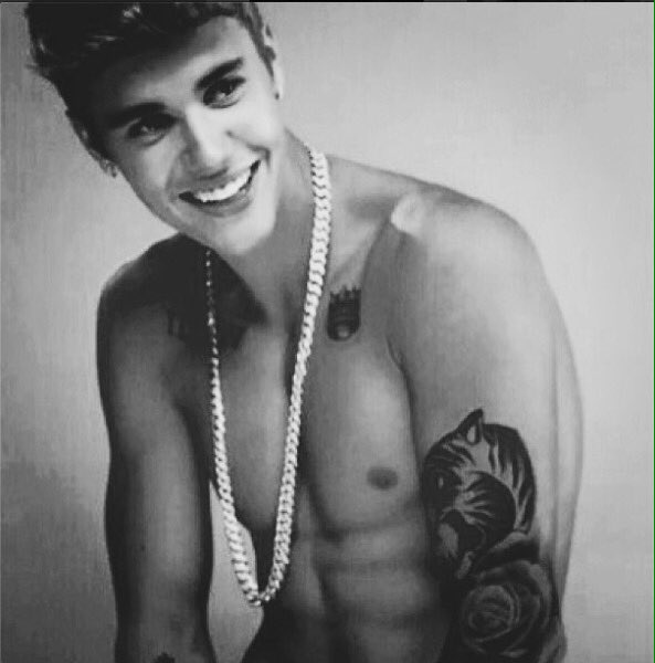 BieeeeeeebsPics's tweet photo. 2013 🔥😏 https://t.co/AyLsdqLVY4