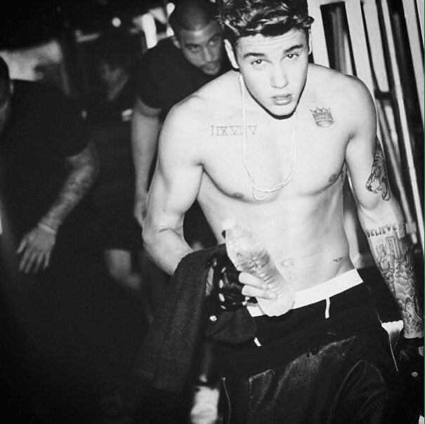 BieeeeeeebsPics's tweet photo. 2013 🔥😏 https://t.co/AyLsdqLVY4