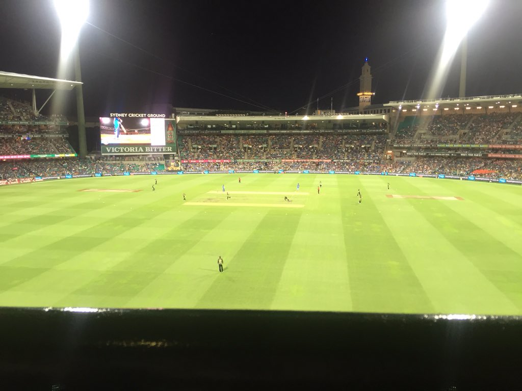 hursty__x's tweet photo. Might as well leave now. #gettingpumped https://t.co/A6aimm7qcJ
