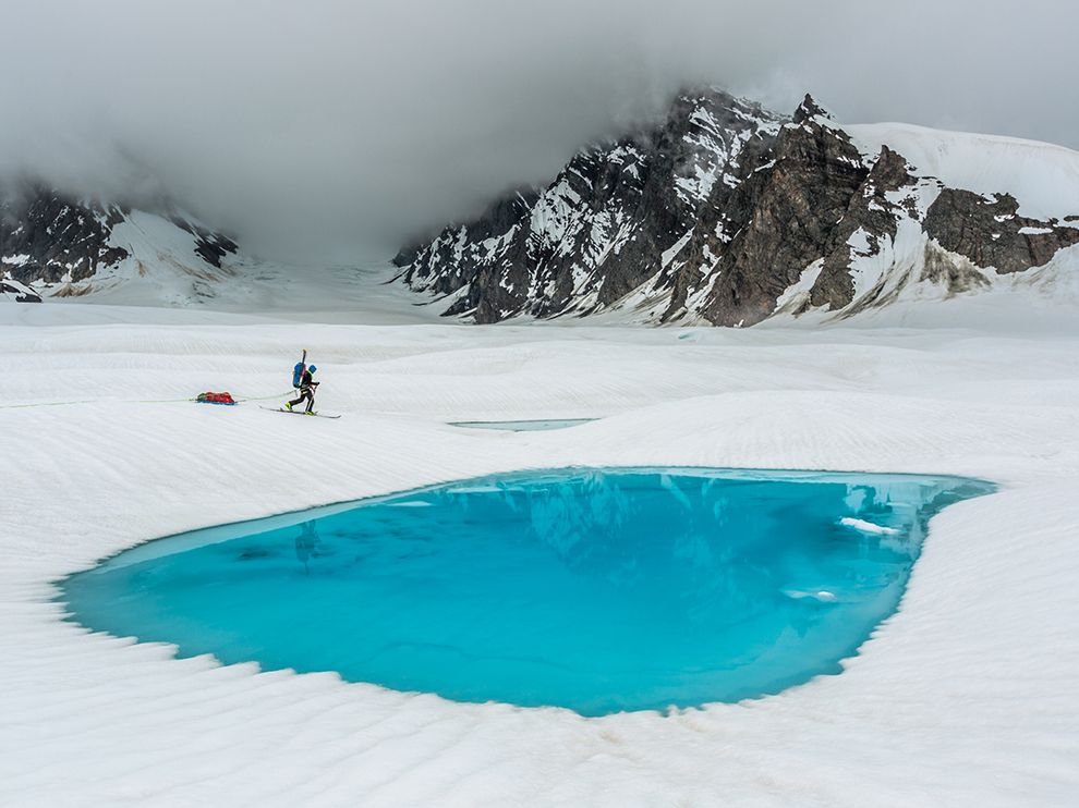 abbassamalik's tweet image. #pic of day a climber glides past one of the pristine pools in Alaska's Denali National Park
photography.nationalgeographic.com/photography/ph…