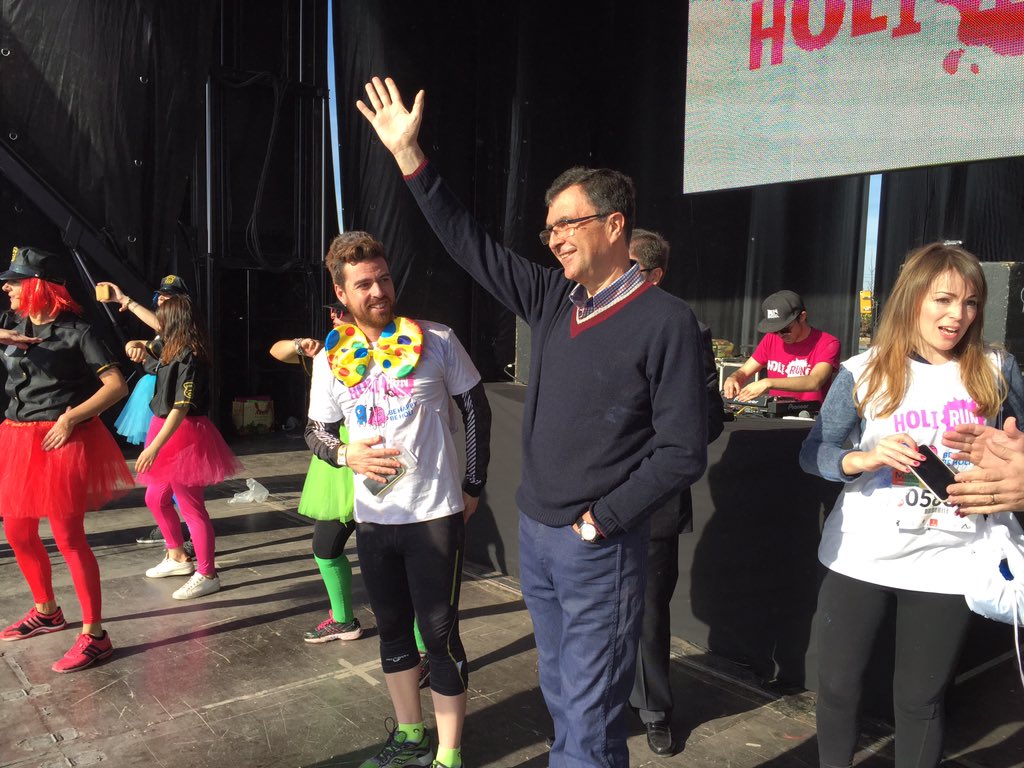 Ballesta_Murcia's tweet photo. Explosión de color con el Carnaval de Cabezo de Torres ¡la @HoliRunSpain ha llegado a #Murcia! https://t.co/fcGZF2kIqx