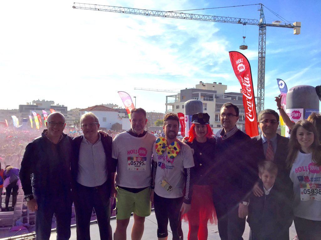 Ballesta_Murcia's tweet photo. Explosión de color con el Carnaval de Cabezo de Torres ¡la @HoliRunSpain ha llegado a #Murcia! https://t.co/fcGZF2kIqx
