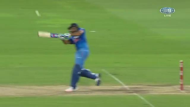 wwos's tweet photo. IND 1/112 "He's hit it a mile" - Heals. Full toss from Maxwell and Sharma gets it for SIX. #AUSvIND #PinkT20 #WWOS https://t.co/ZQln6dBZAY