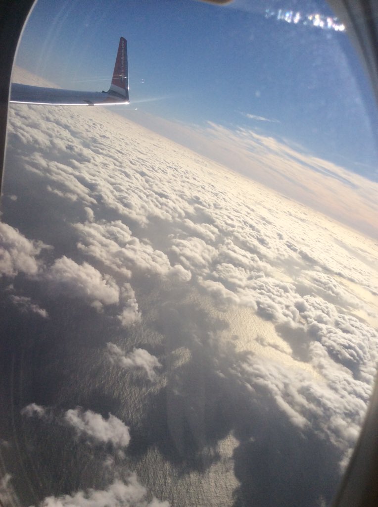 barbaravsk's tweet photo. Y perderse en un mar de nubes....☁️ https://t.co/q8EI7ht9C3
