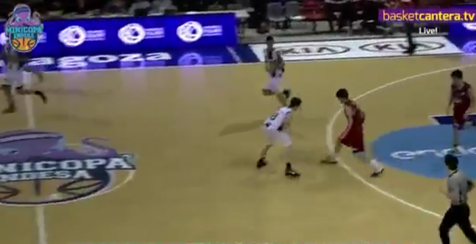 basketenzona's tweet photo. ¡Talento puro en la Minicopa!

Tremendo caño al defensor y bomba para anotar (Vídeo) https://t.co/ect6KrNHqC https://t.co/ZgZyJOxWN9