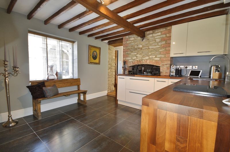 TMSalesLettings's tweet photo. Love this kitchen...do you have a favourite style? https://t.co/RDhXsHFBPl
#property #sales #alvescot #witney https://t.co/zsYR7rxwxz