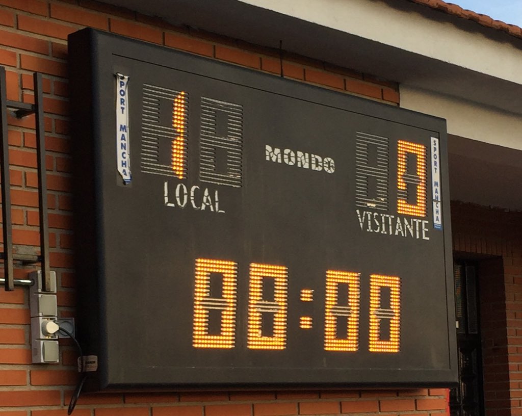 CFANVR's tweet photo. En el descanso @CFANVR 1 gol de @Dennisaur10 @c_d_e_alameda 0 #Derbi https://t.co/eBiH6PXfzO