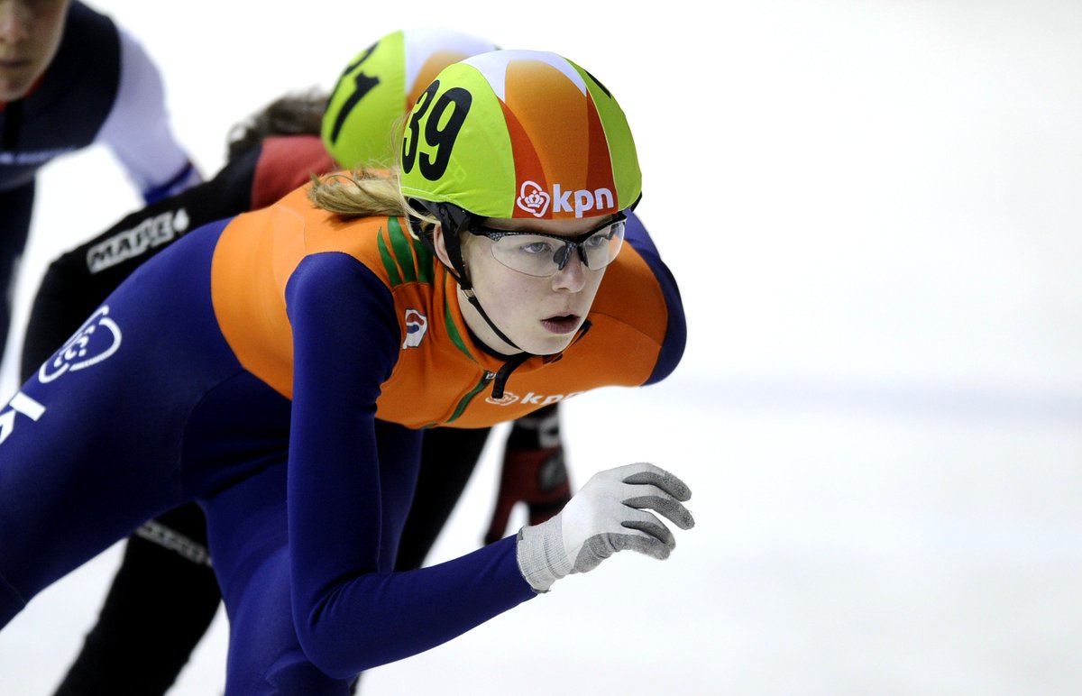 schaatsennl's tweet photo. Shorttracksters winnen relaybrons bij WK junioren https://t.co/KclXd9p8K4 https://t.co/gavtmuO3Ml