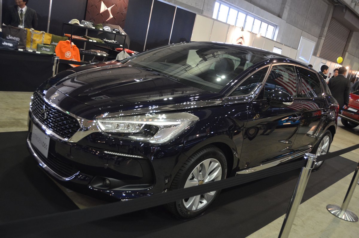 Maxxam 金沢輸入車ショウ シトロエンds5 Edition 1955 Dsブランド誕生60周年記念限定車だそうです ドアミラーの模様がヤバイ レーザー彫刻による特殊な加工が施されているそうです T Co V3brkfqmvs