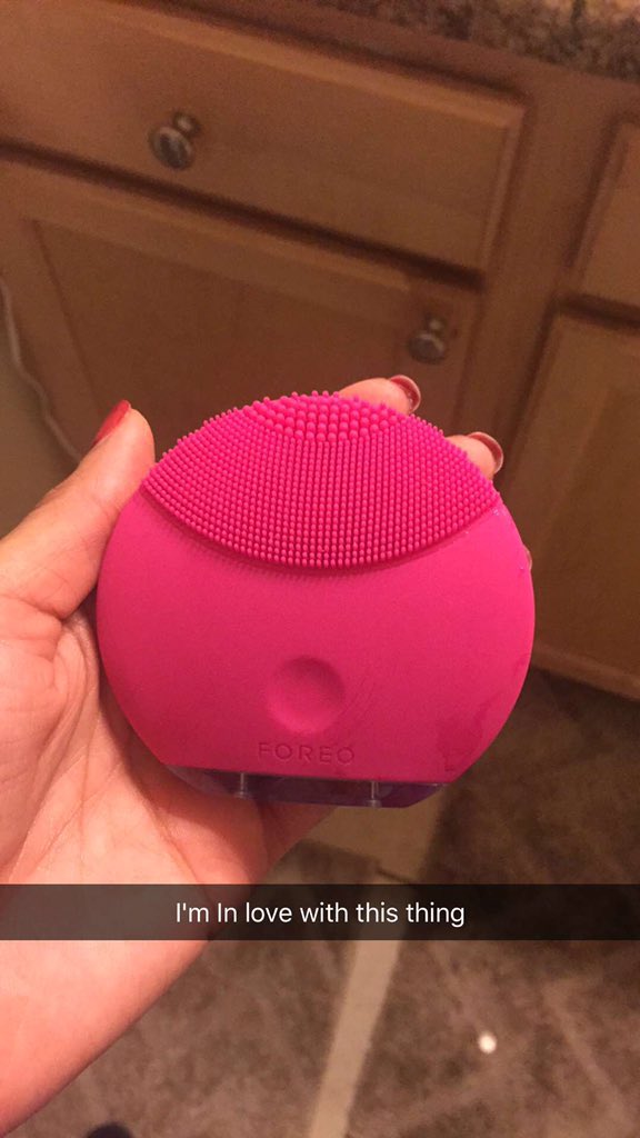 Desi_Carri's tweet photo. This is everything #Foreo https://t.co/qG3Ig3d0cH