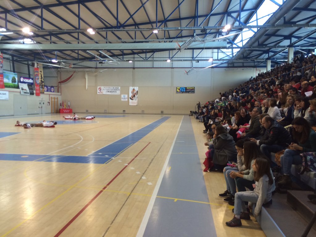 SAGdeporte's tweet photo. Ambientazo en al campeonato autonómico de patinaje artístico grupo show. Podéis seguirlo en https://t.co/nDs4DmfpiZ https://t.co/xQFm5cEsMY