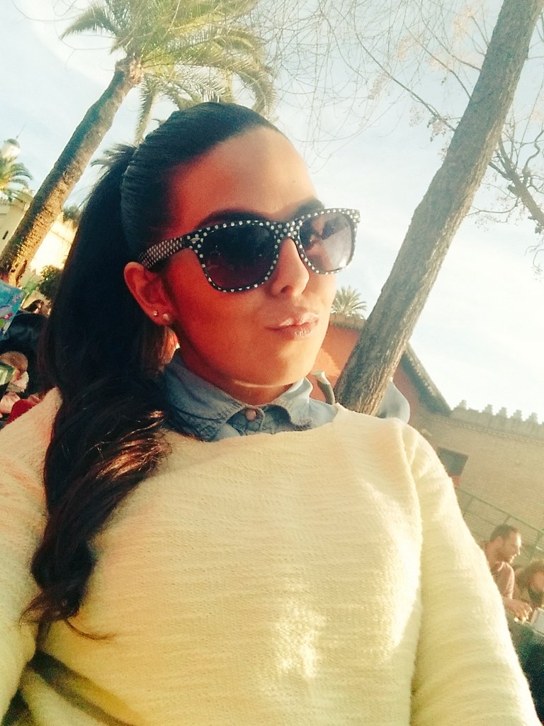 maribermu95's tweet photo. Cafelito de domingo @Luciaflamenca @rociorojas90 @mercedesrojas86 💋💋 https://t.co/fyOlYrgnBx