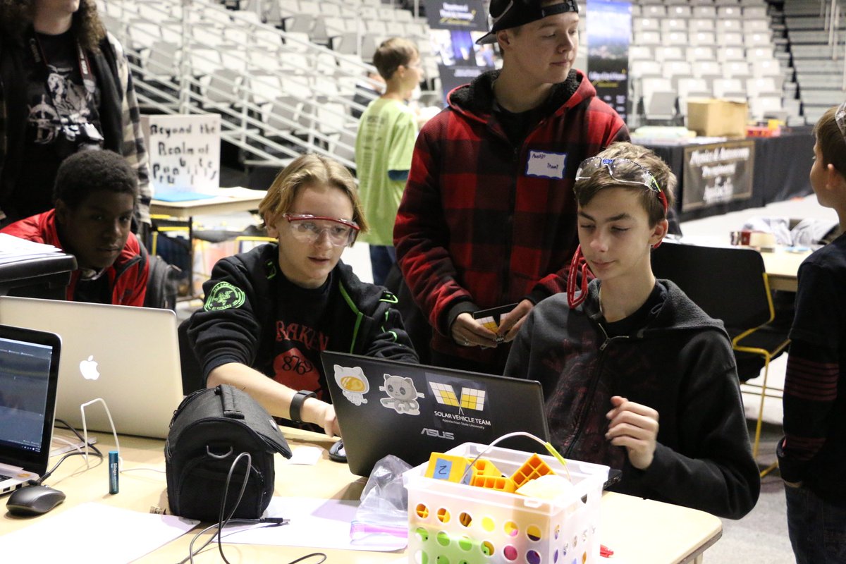 Big_Green_Chair's tweet photo. @FIRSTweets isn't just engineering.  Learn graphics,  photography,  film, and programming,  too! #morethanrobots https://t.co/1GI2TnUixk