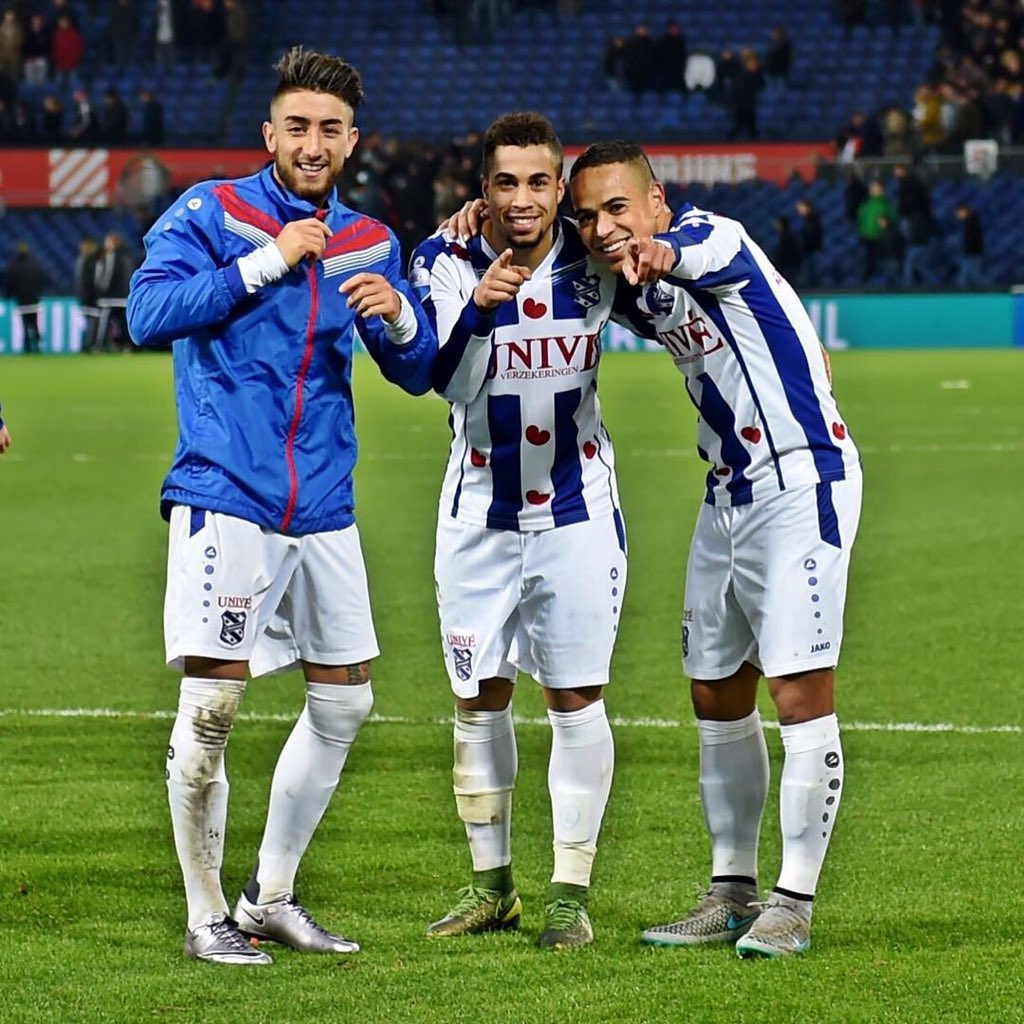 Cavlan27's tweet photo. derbyyyyy winst, yess it issss✌🏻️✌🏻✌🏻. vamoss #scheerenveen https://t.co/Fgb72QBnyL