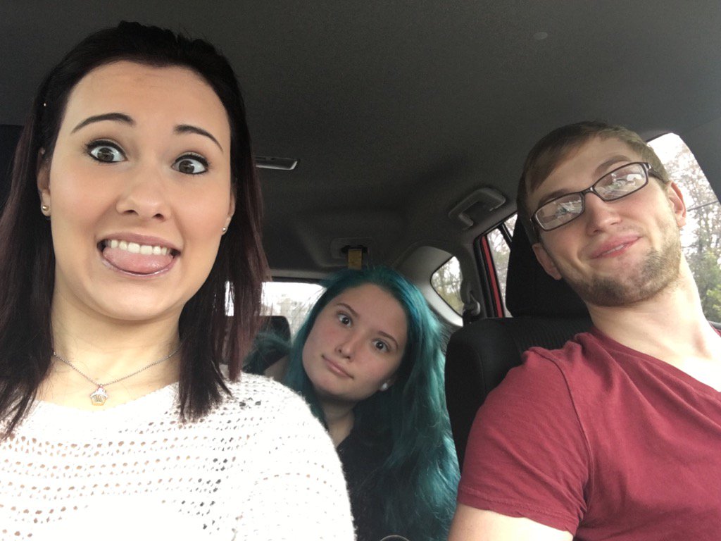 YuRGirLKillahh's tweet photo. Church time with my crew. ❤️ https://t.co/BgKI3HpyiS