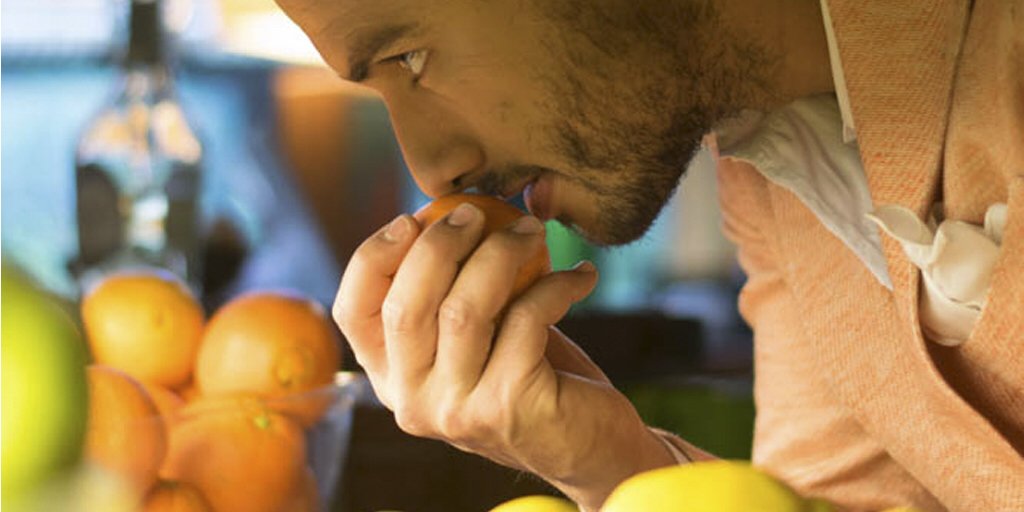 belstarchile's tweet photo. Meticulosa elección de frutas de nuestro embajador @mmarocchino para acompañar el mejor #PROSECCO #BELSTAR https://t.co/oJBuavVnDt