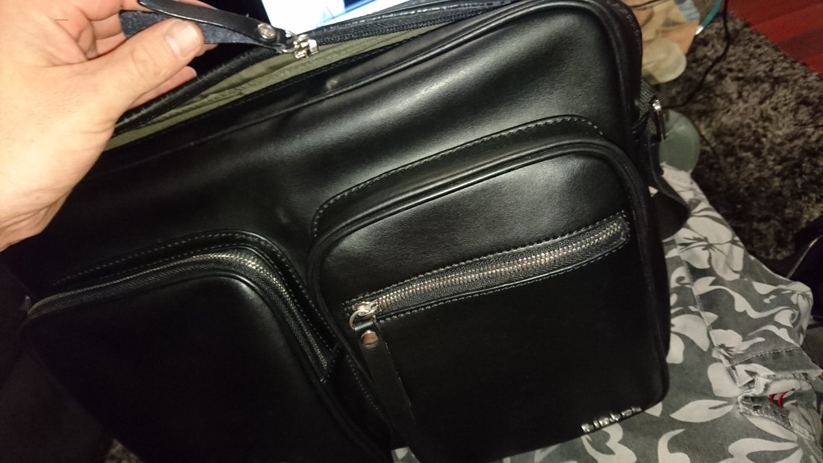 skingy's tweet photo. @DIESEL you make some great bags but the zippers break after only a few weeks! 2nd time this has happened!! :( https://t.co/nCTUmS9PvU