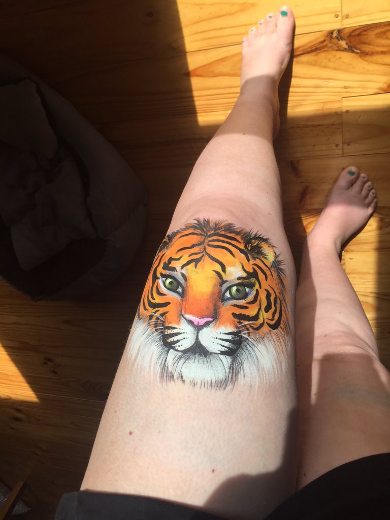 scorch_DOB's tweet photo. Leg paint day https://t.co/7qDVgSFp0e