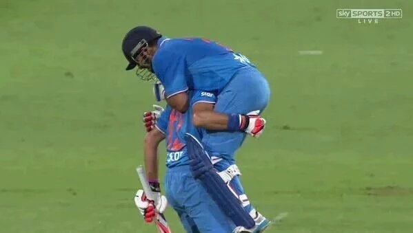 beard_raskal09's tweet photo. and that six.. ist struggled then roared ..yuvi is back πͺ @YUVSTRONG12 #yuvi #yuviforlife https://t.co/srexGlbsd4