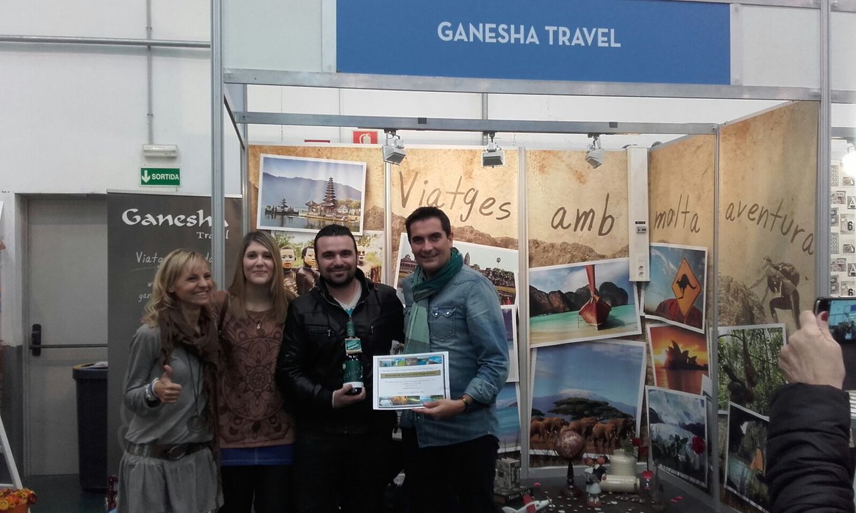 Casarseaosona's tweet photo. L'Alba i  en Javi, guanyadors del sorteig. @ganeshatravel ofereix una ampolla de vi i 100 € de dte en el viatge. https://t.co/PLoXoplt1z