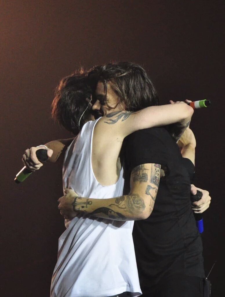 zainboyy's tweet photo. If Larry came out would you:

RT - Support &amp; Accept Them

LIKE - Wont Support Them

#LarryIsNotReal https://t.co/84KPE59X6c