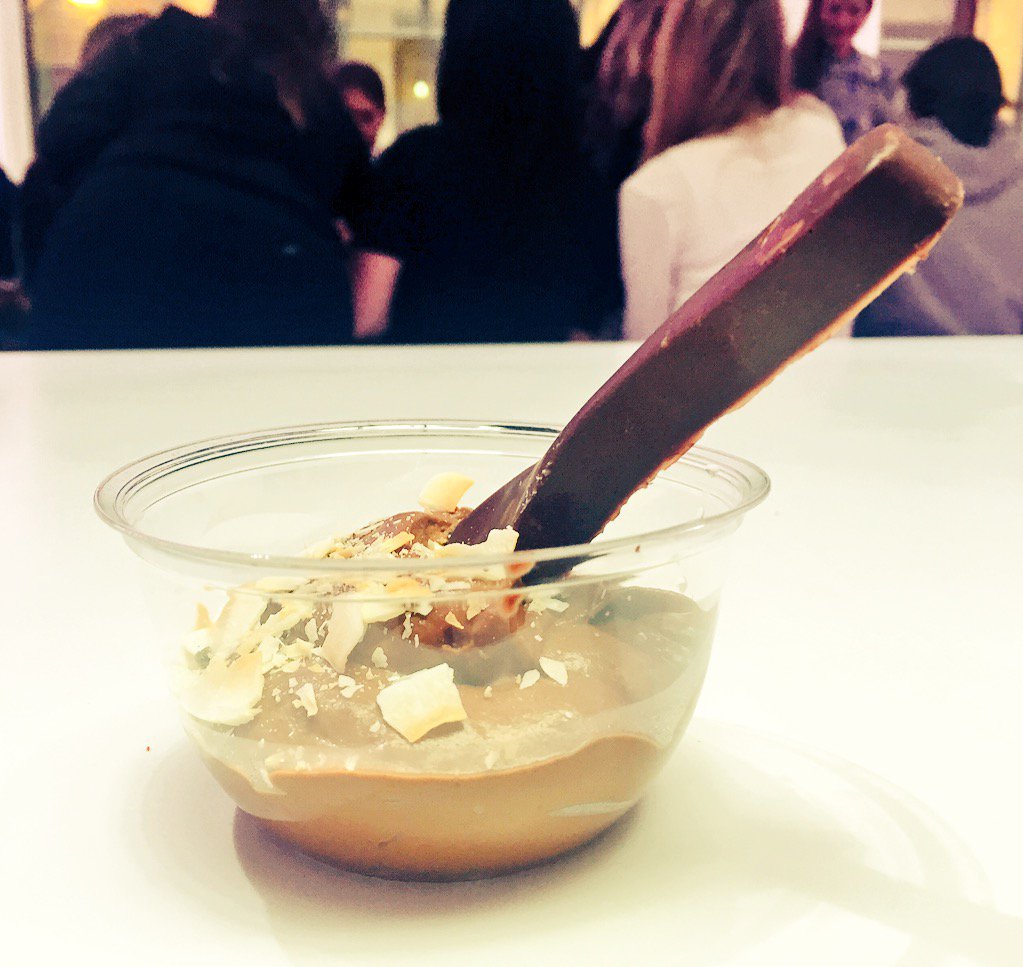 IcetankKitchen's tweet photo. Anyone hungry?! @mimselicious is teaching us how to make raw chocolate bars &amp; raw chocolate vegan mousse! #TheRealMe https://t.co/EZZeTFcAFR