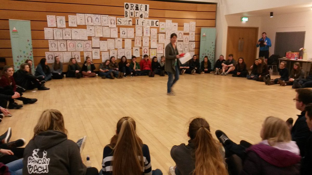 URDDFFAW's tweet photo. DIOLCH YN FAWR @Urddieuenctid am gynhadledd wych, edrych ymlaen at tro nesa yn barod #llaisyrifanC 👌 #timgorau 😎 https://t.co/Pz4ZM1Gu3r
