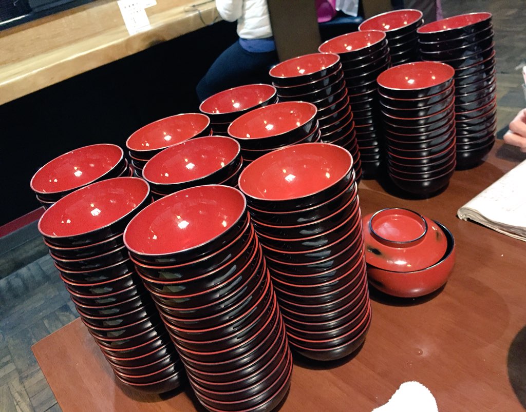 Band Maid Akane そして浅草で念願のわんこそば挑戦してきました 私 1杯 Misa 72杯 女性 の平均が50杯で男性の平均が80杯だそうです ちなみに1杯は普通のざる蕎麦10杯分との事 楽しかったし美味しかったけど苦しい T Co 0nqnfjmmle