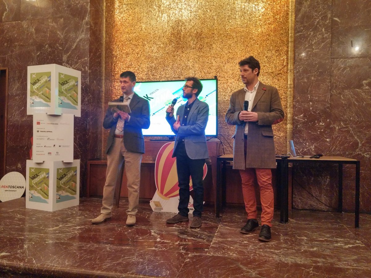 opentoscana's tweet photo. Il premio da 5.000€ per il brief sulla #mobilità scuola-lavoro è andato ai ragazzi di Dream Team! #HackToscana https://t.co/fdINqSPrG2