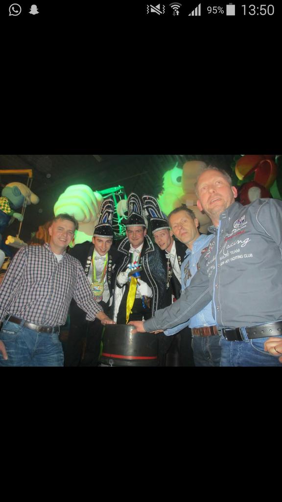 desiepeljonkers's tweet image. De @RaboTwenteOost heeft ons een vat bier aangeboden tijdens het wagenaanbieden. Hartstikke bedankt #pinbox #alaaf