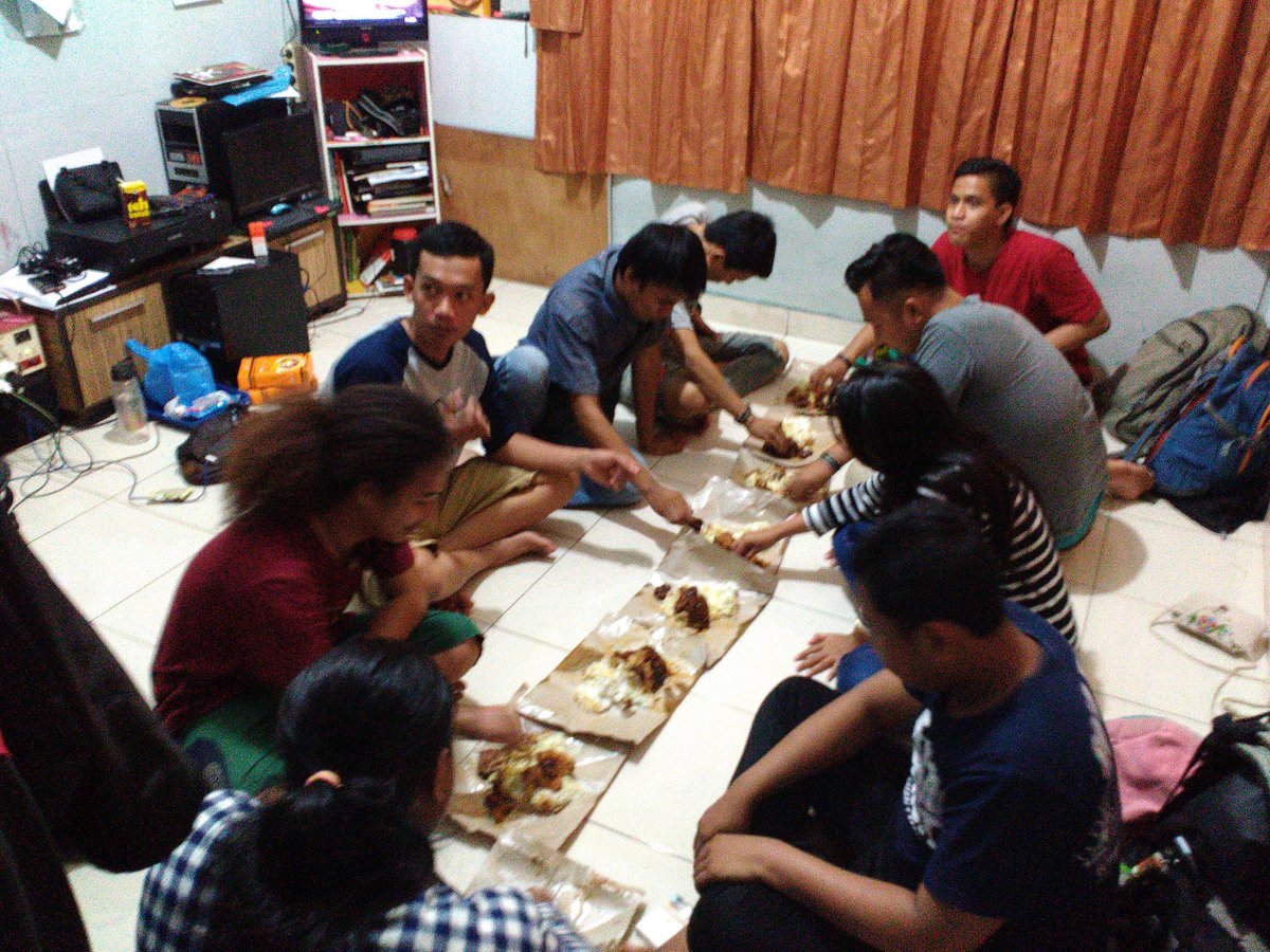 Selamat datang di kota daeng teman2 dari forkom malang, first day at Rammang-rammang Maros