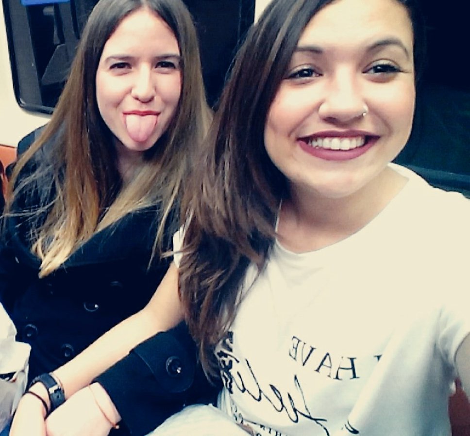 Aliciajijiri's tweet photo. Ole su tata que guapa estas jajaja @Verotocatelos 💙💜💚 https://t.co/P86MrAjSTz