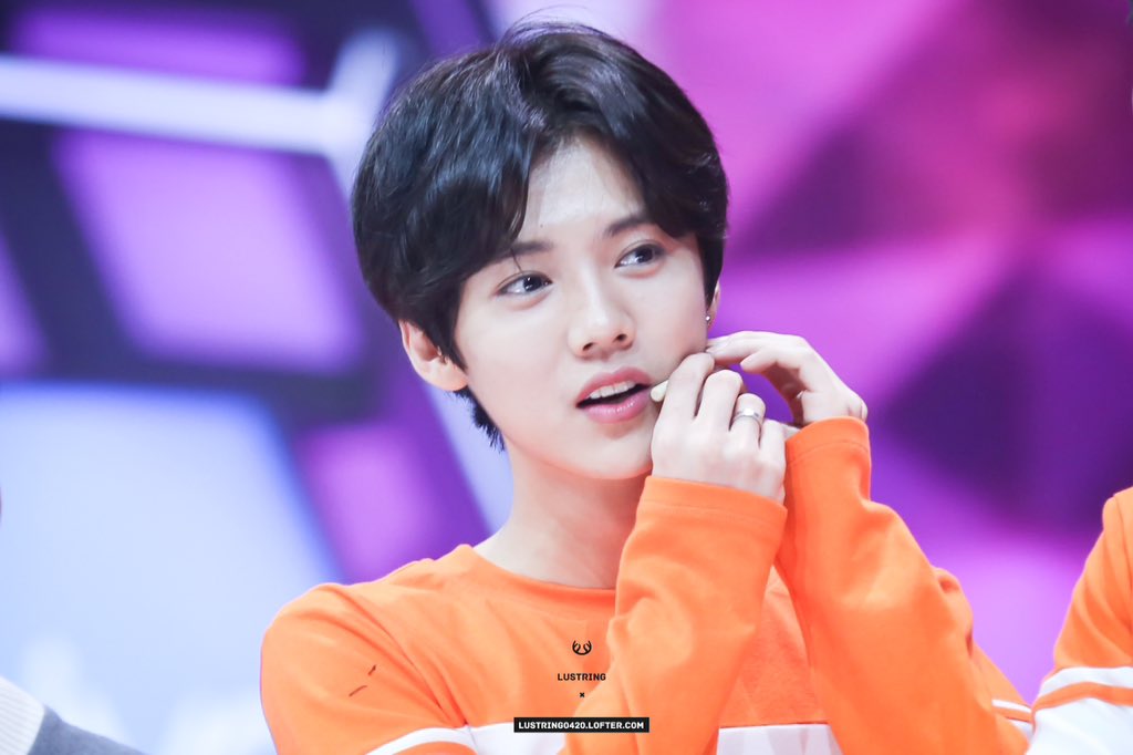 LUHANMAMA's tweet photo. 151022 #LUHAN - Happy Camp 9P
https://t.co/POkN9TJh0o
(cr:LUSTRING) https://t.co/VtojNG0mFJ