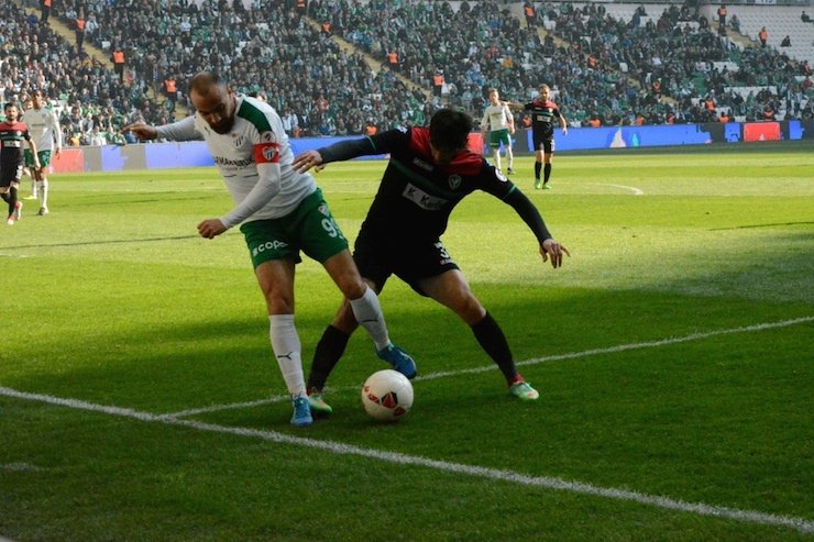 Twitter’ın gündemi Bursaspor-Amedspor maçı: ‘Spiker birazdan ‘ordu göreve’ de der’
diken.com.tr/twitterin-gund…