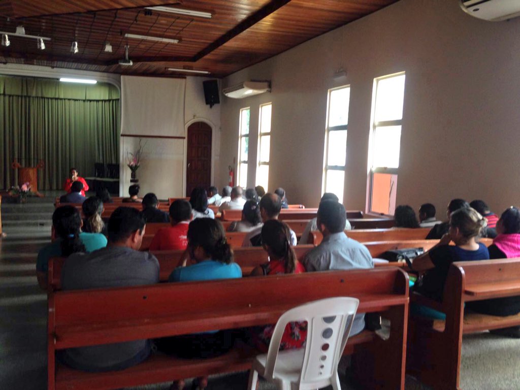 AdvParaAmapa's tweet photo. Pequenos Grupos de Líderes são realidade no Amapá! #PG2015 #AvanteMacapa @everondonato https://t.co/0GnpBQyF8B