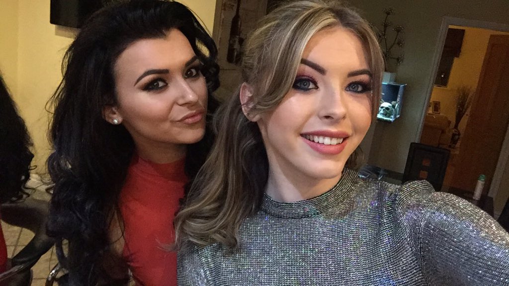 ljbarton22's tweet photo. Sisters 👯🍾💗 @barton_abbey https://t.co/xCKwg5JvaT