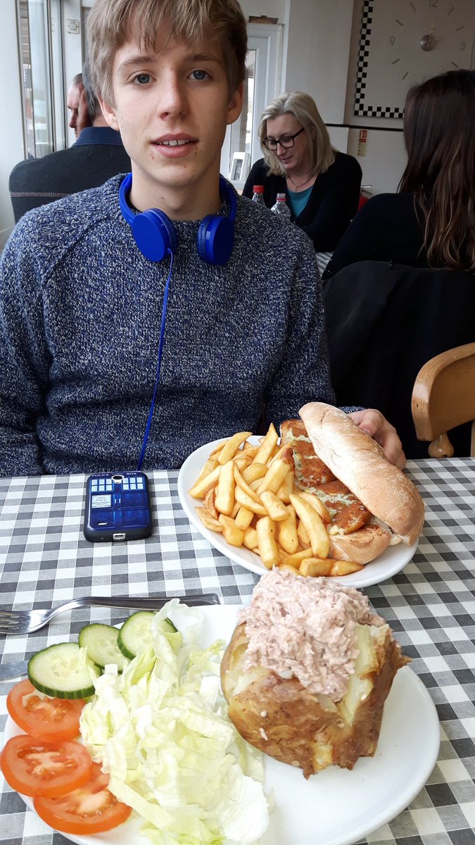 mamapikmusic's tweet photo. Lunch with my boy #PitStopCafe #Exeter #HeavenOnEarth https://t.co/f7Dltmvle4