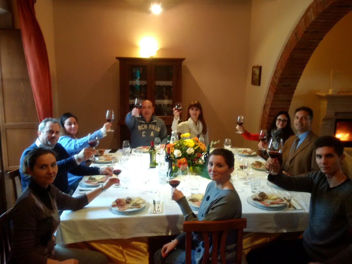 CortonaDoc's tweet photo. Gran finale per il press tour del @CortonaDoc all'azienda @ilFitto #cortona Doc #vino #wine #tuscany #toscana https://t.co/BLD37D40Jo