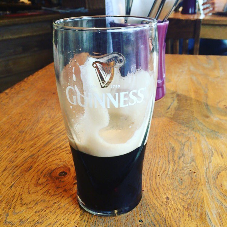 Gregg_Smith01's tweet photo. Love a pint down the @The_CollegeArms on a Sunday afternoon. #favpub https://t.co/jNVT3gmcz0