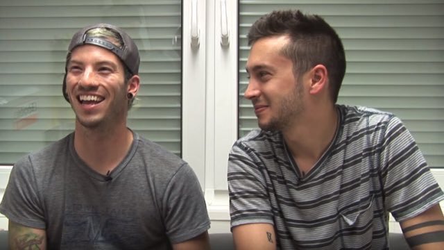 tyjosmilingg's tweet photo. i want someone to look at me like tyler looks at josh in this picture https://t.co/9viUFcJvRG