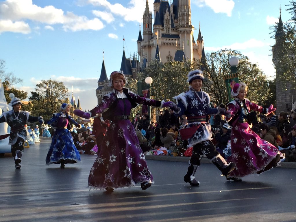 ট ইট র 五井ヒロト 東京ディズニーランドの景色286 フローズンファンタジーパレードの景色 王国の国民 トロールの仲間やエルサが作った氷の妖精もこのパレードのためにやって来ました あこがれの夏を歌うオラフと一緒に踊っていたあの鳥たちも登場です ট ইট র 五井ヒロト 東京ディズニーランドの景色286 フローズンファンタジーパレードの景色 王国の国民 トロールの仲間やエルサが作った氷の妖精もこのパレードのためにやって来ました あこがれの夏を歌うオラフと一緒に踊っていたあの鳥たちも登場です