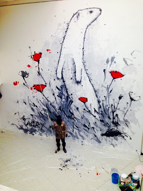 L'artiste #WAR illumine le puits de lumière au #Triangle. #rennes #street art #murals #graffiti #peinture urbaine