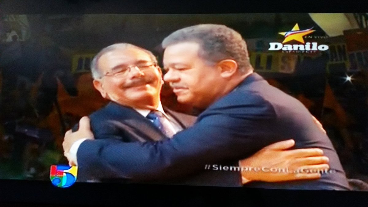 tainagautreau's tweet photo. La imagen mas esperada. #ProclamacionDanilo2016 @LeonelFernandez y @DaniloMedina y el abrazo del triunfo electoral https://t.co/MJRZkasGqA