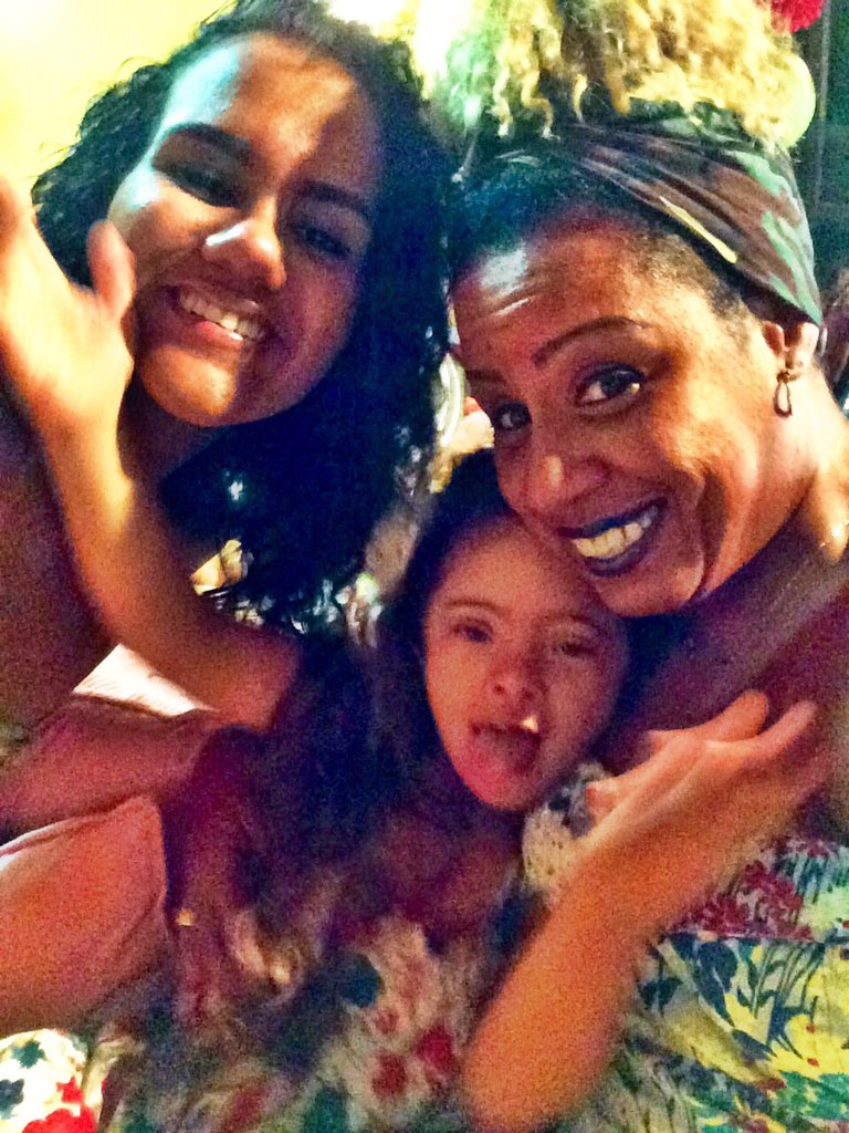 celestemalu's tweet photo. Ontem foi o dia delaaaaaaaa. Laurinha 👑🎀😘 https://t.co/RsFO9DLcnI
