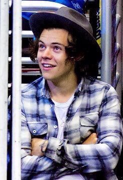 5_harry2n8_'s tweet photo. お誕生日おめでとう
あなたを世界で一番愛してます
辛い時もあなたのおかげでがんばってこれました
今は英語勉強中で全然話せないけど、いつか話せるようになってあなたに会いにゆきます
あなたの幸せを祈ります
@Harry_Styles https://t.co/KqQZQWc4xN