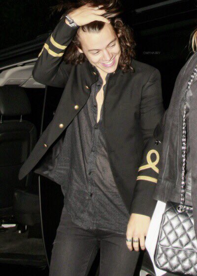 0201directioner's tweet photo. Happy Bday!!!!!
You are my sunshine😊🌈Have a nice day💓from Japan🇯🇵
All the love.x
#HappyBirthdayHarryStyles https://t.co/Y3ybqki9JO