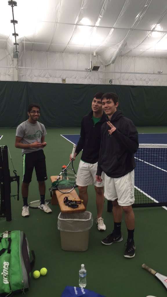 #SciotoTennis players putting in work @imranshrimp <a href="/MasonMooney10/">Bigmoney621</a> <a href="/ryan_mccuen/">Ryan</a>