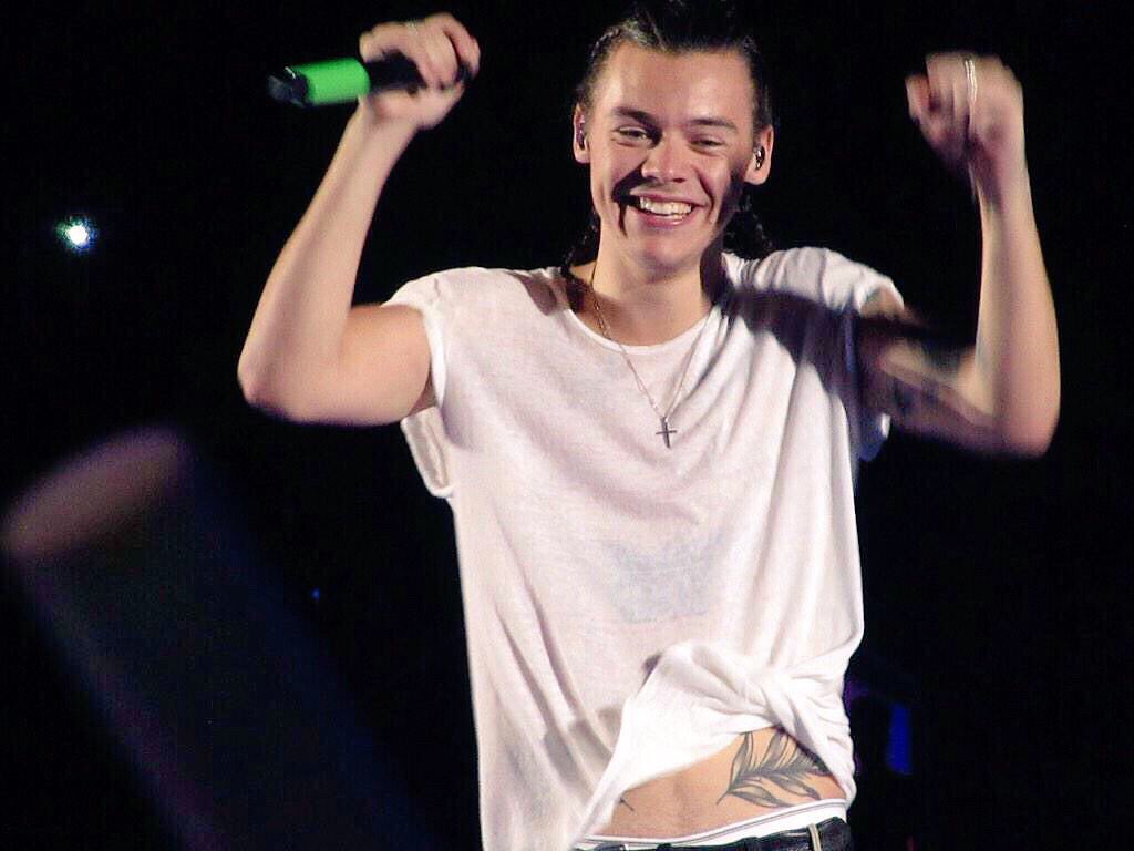 02Pippa's tweet photo. #HappyBirthday 
#0201HarryStyles
#LOVE
#OneDBestFans2016 
#RT
#Yeah https://t.co/F00ieRWqFZ