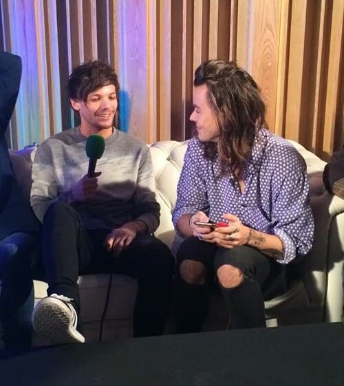 5hstylesCamila's tweet photo. Rt if you think Larry is real 
Fav if you they are just good friends 
 #LarryIsNotReal https://t.co/0duUaed3t6